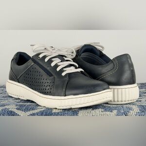 Clarks Caroline Ella Navy Blue Leather Cutout Casual Sneakers Women’s Size 9.5